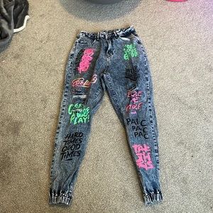 I am selling these graphic jeans